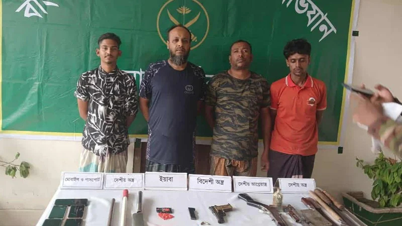 খুলনায় বিএনপির ওয়ার্ড সভাপতিসহ আটক ৪, অস্ত্রসহ ইয়াবা উদ্ধার